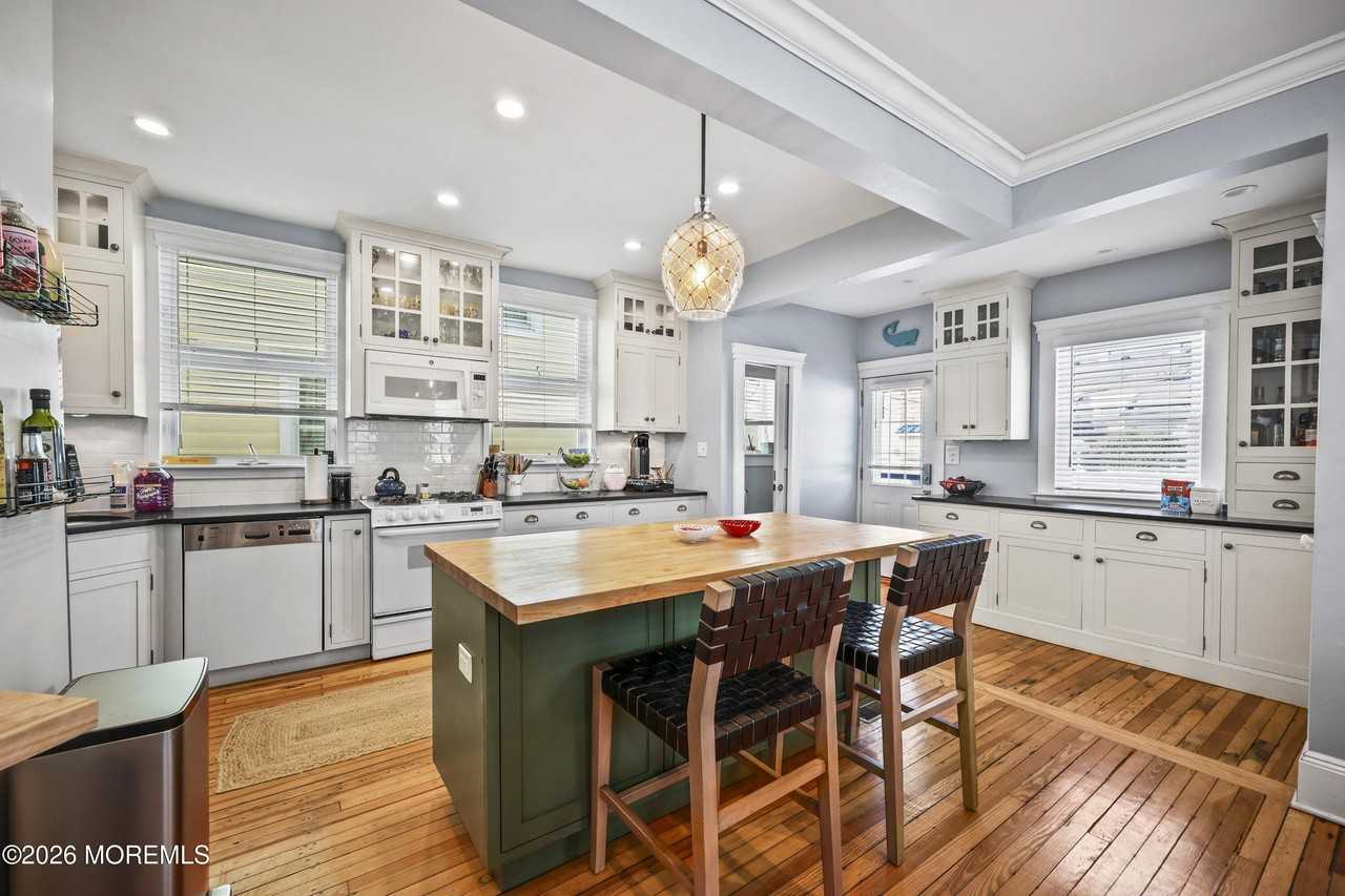 214 Brinley Ave - Photo 7 of 27