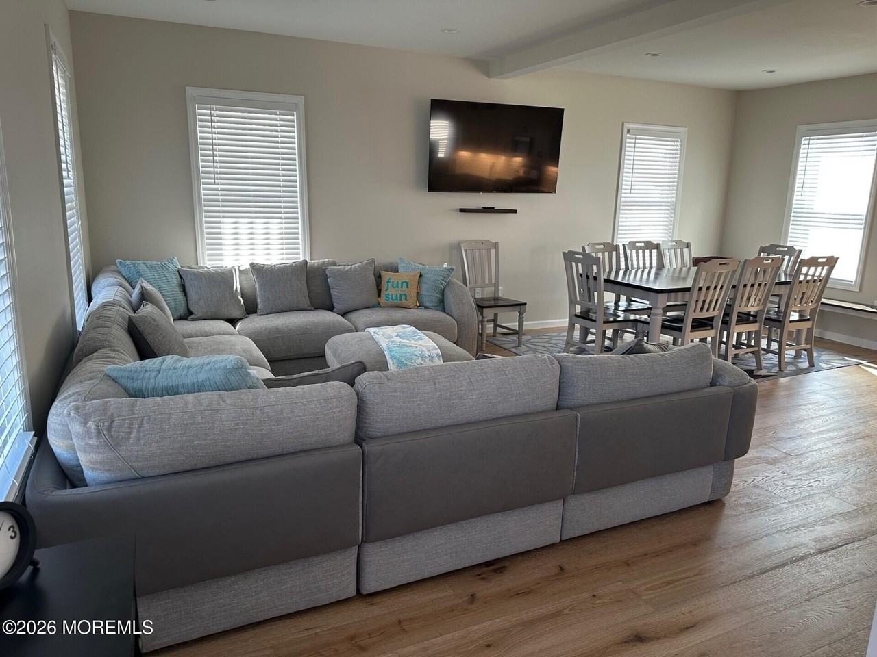 102 New Jersey Ave - Photo 3 of 38