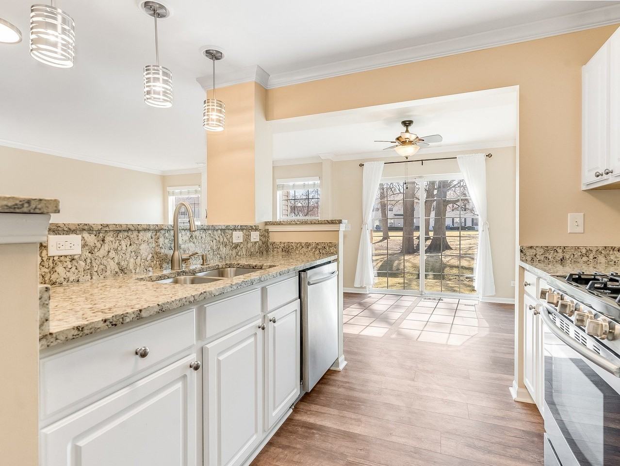 2494 Stoughton Cir - Photo 3 of 17