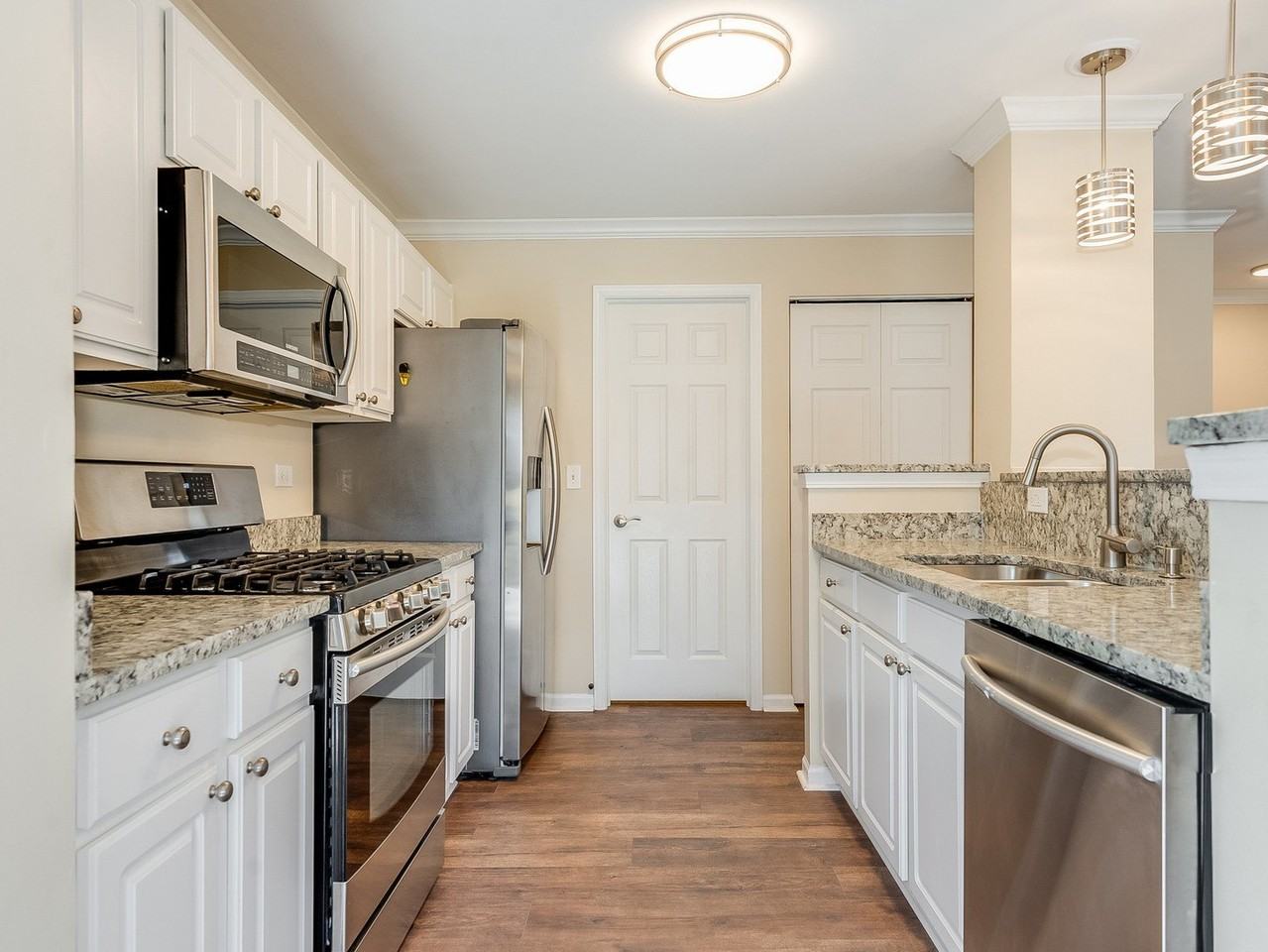 2494 Stoughton Cir - Photo 4 of 17