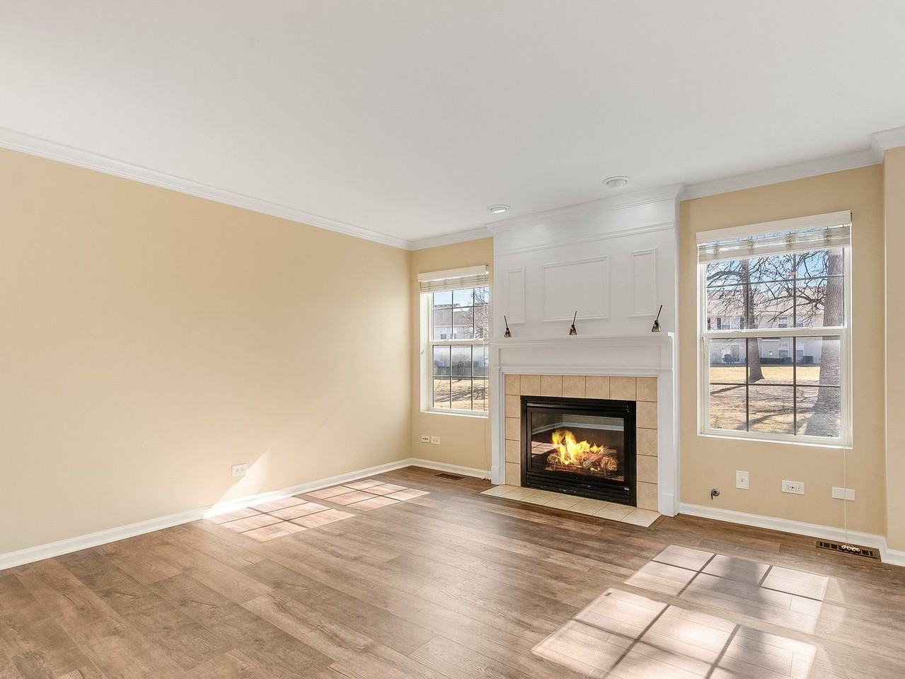 2494 Stoughton Cir - Photo 5 of 17