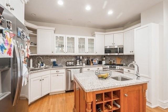 1110 W Wolfram St Apt 2 - Photo 5 of 14