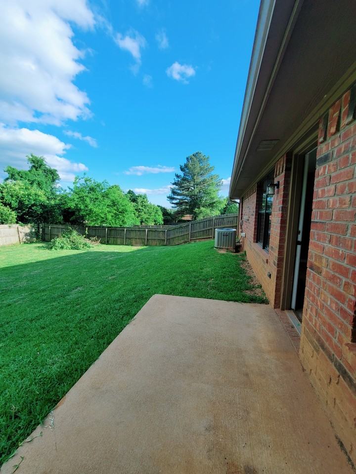 210 Elm Street - Photo 4 of 17