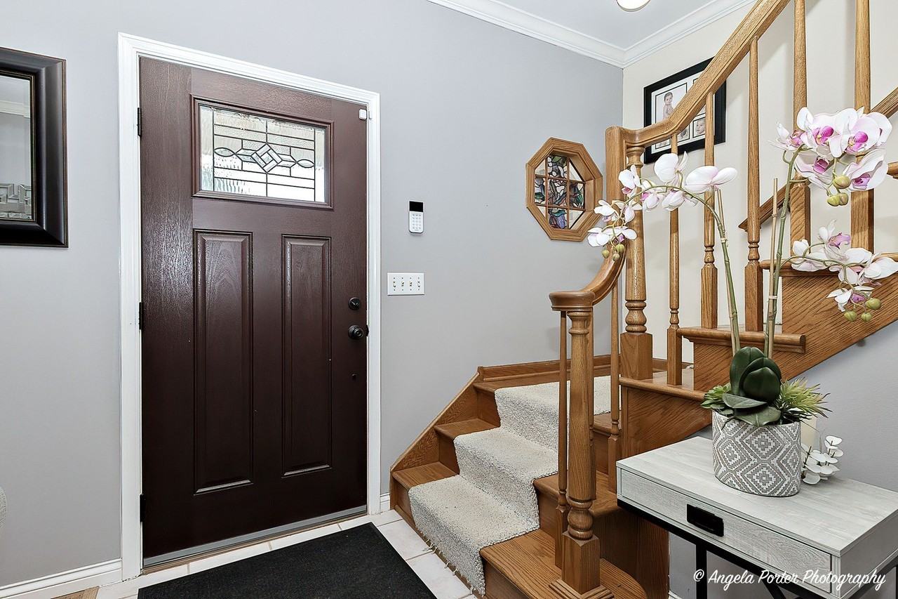 2155 N Millstone Dr - Photo 2 of 29