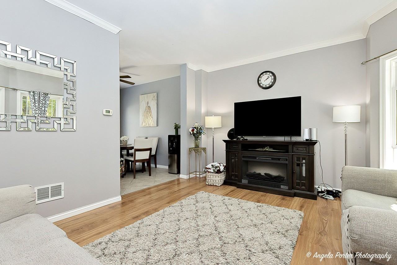 2155 N Millstone Dr - Photo 3 of 29