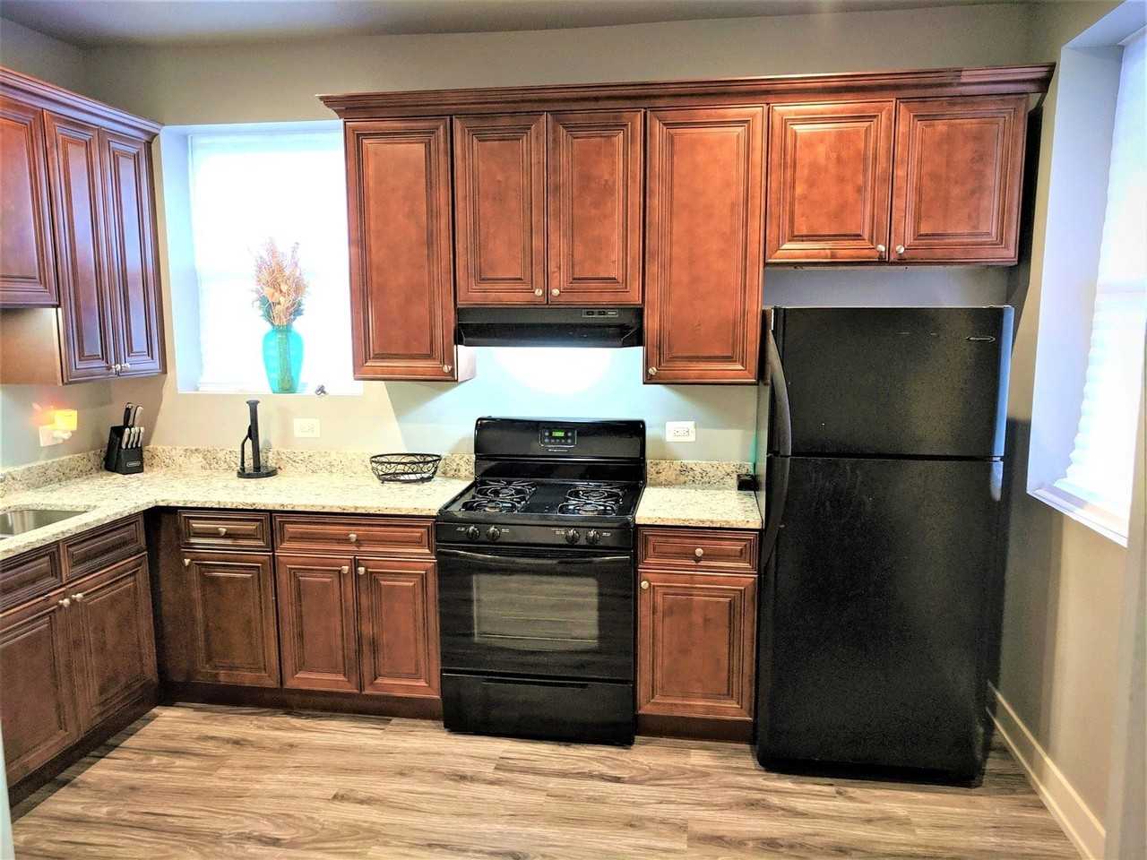 5233 S Michigan Ave Apt 3s - Photo 2 of 14