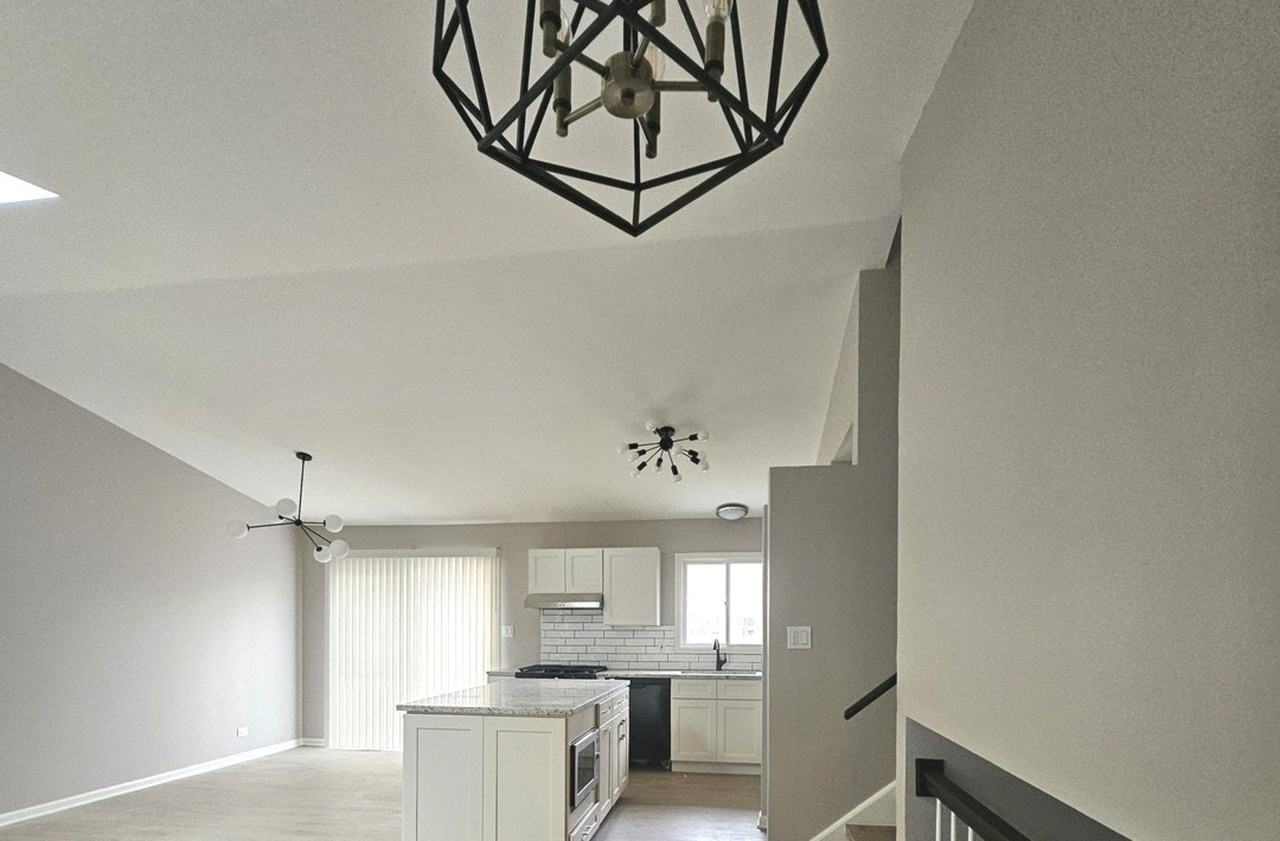 1149 N Cardinal Dr - Photo 5 of 12