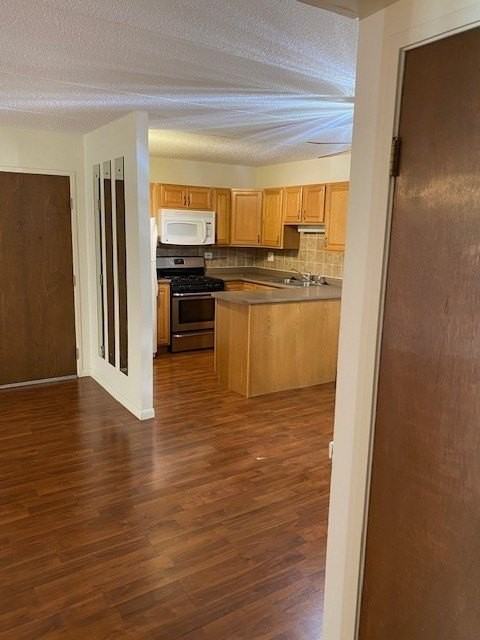 5S100 Pebblewood Ln #D2 - Photo 5 of 21