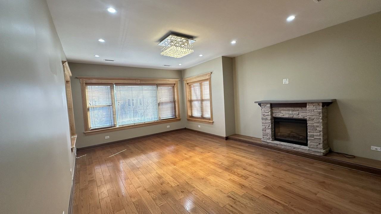 5716 N Campbell Ave Unit 2 - Photo 2 of 12