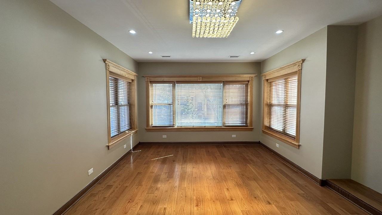 5716 N Campbell Ave Unit 2 - Photo 3 of 12