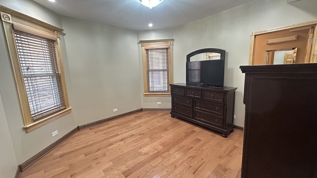 5716 N Campbell Ave Unit 2 - Photo 4 of 12