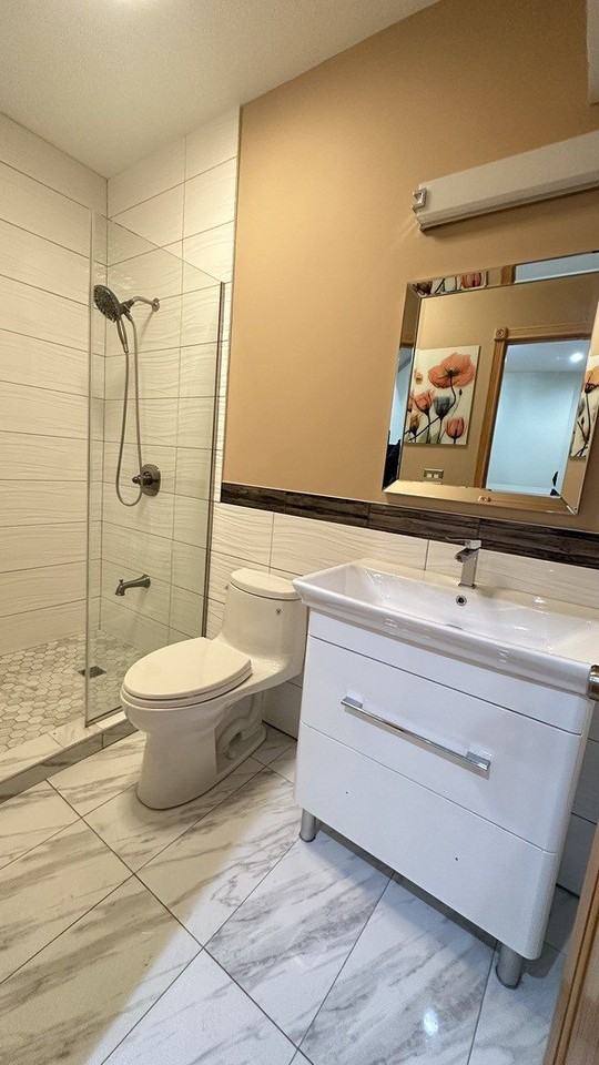 5716 N Campbell Ave Unit 2 - Photo 5 of 12