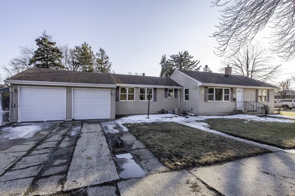 821 12th St - Photo 2 of 25