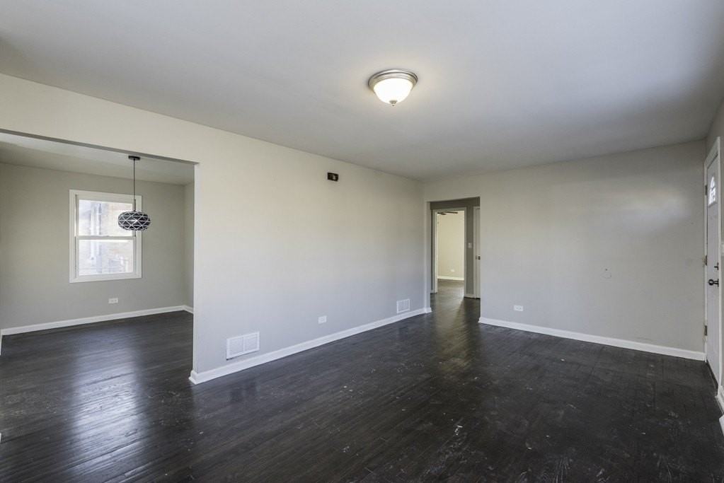 821 12th St - Photo 6 of 25