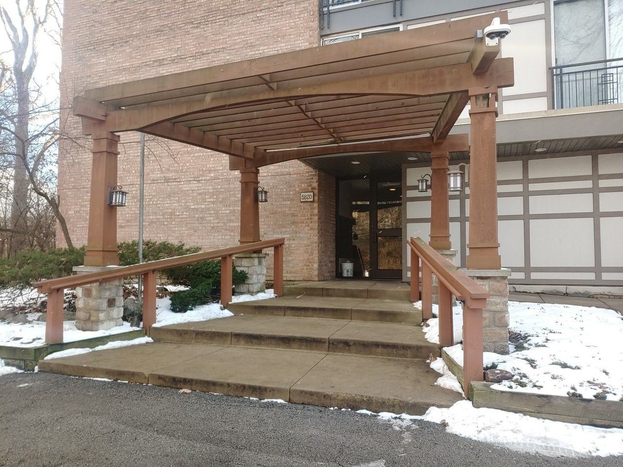 5820 Oakwood Dr Unit 5j - Photo 2 of 27