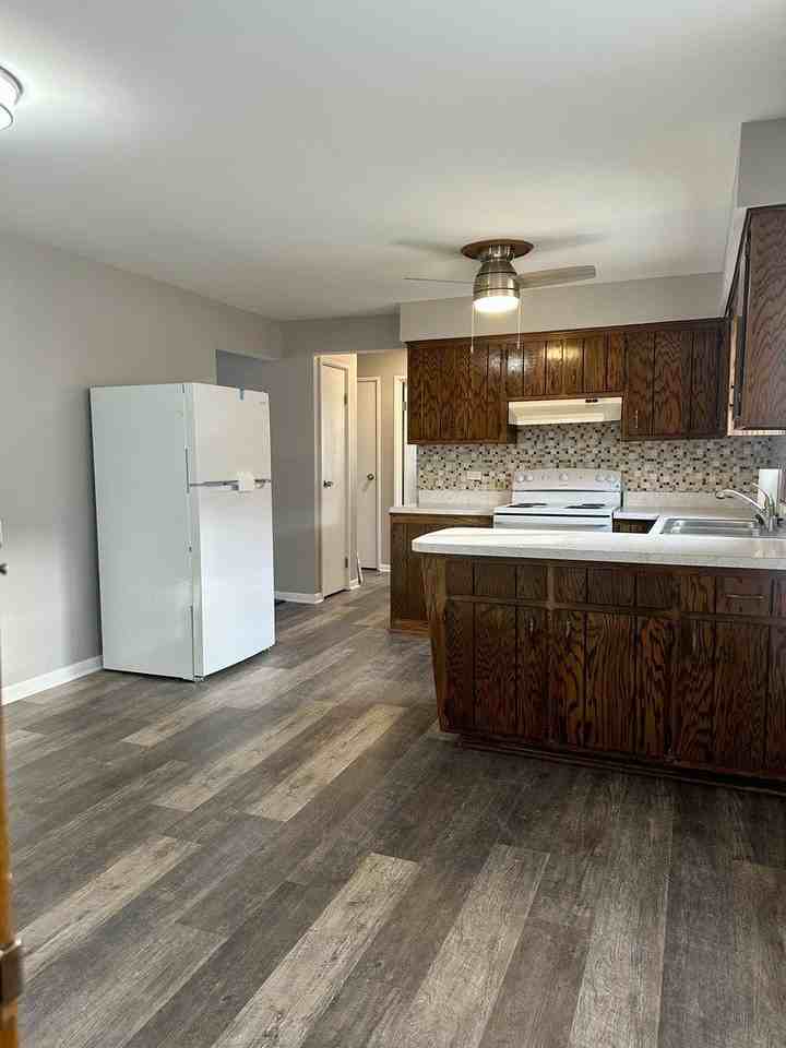 6334 W 65th St Apt 3s - Photo 3 of 8