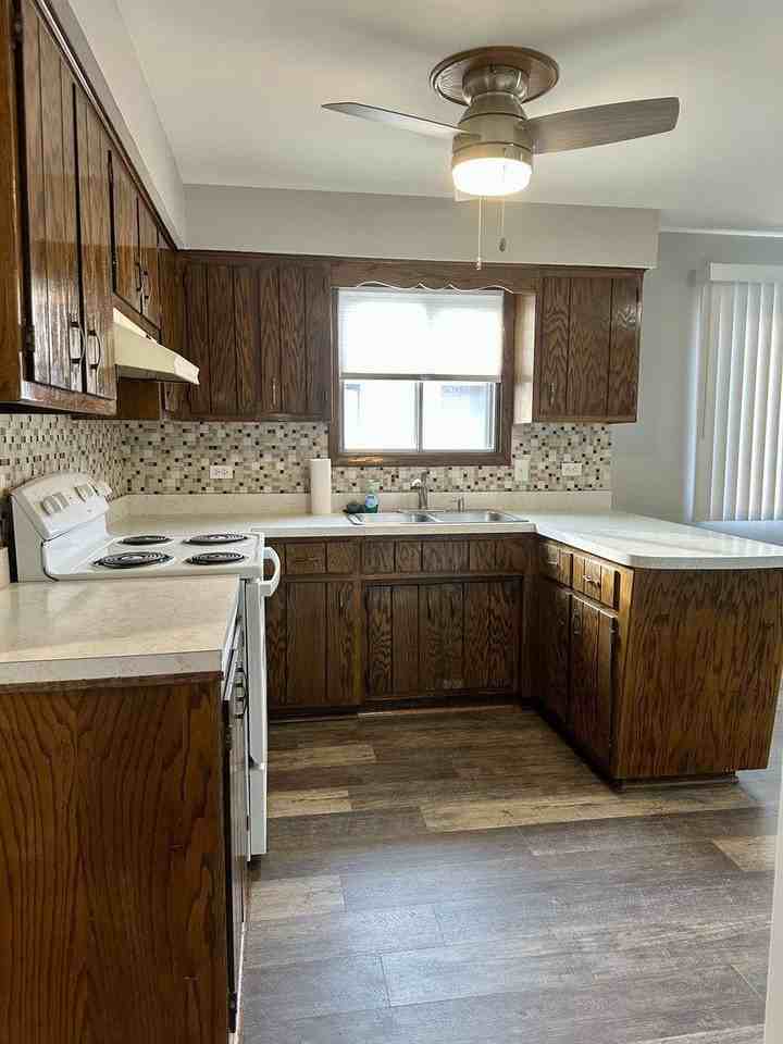 6334 W 65th St Apt 3s - Photo 4 of 8