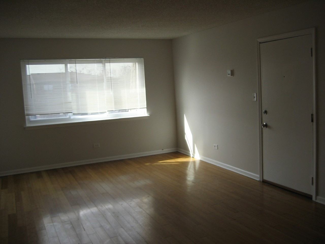 1424 Carol Ct Apt 3a - Photo 5 of 19