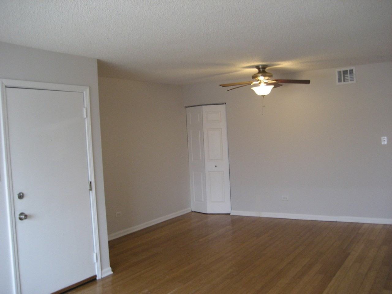 1424 Carol Ct Apt 3a - Photo 6 of 19