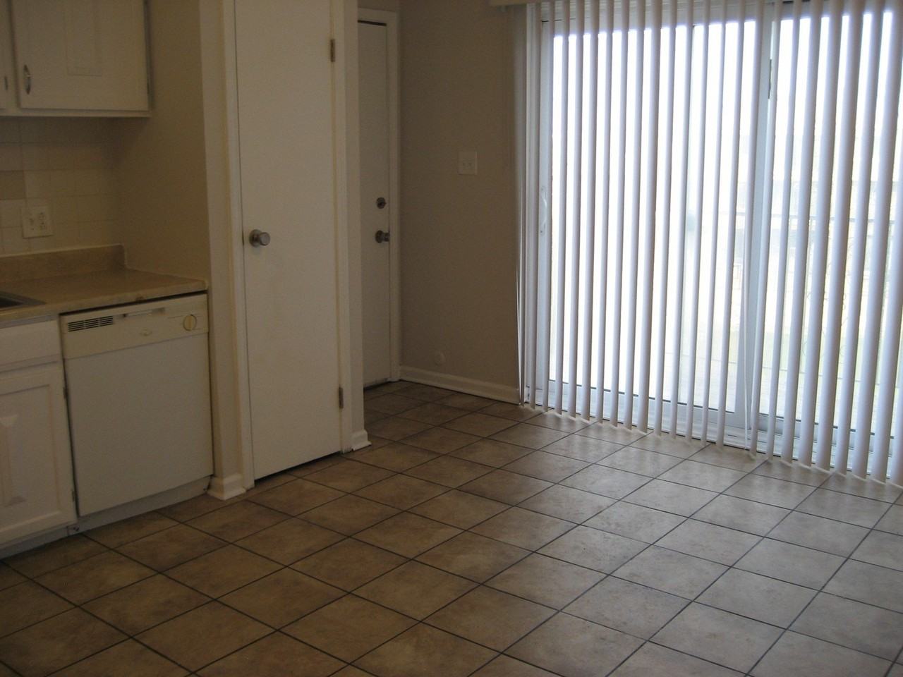 1424 Carol Ct #3A - Photo 6 of 16