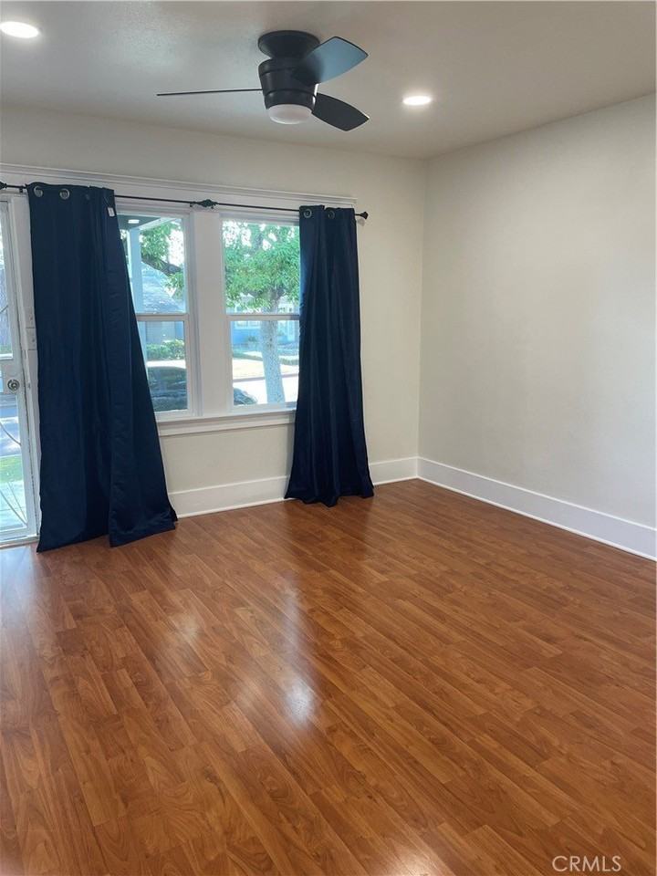 216 Poppy Ave - Photo 3 of 15