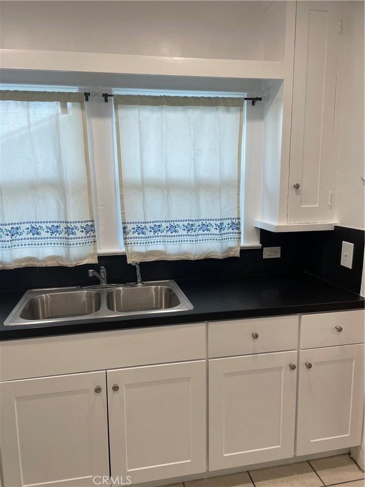 216 Poppy Ave - Photo 4 of 15