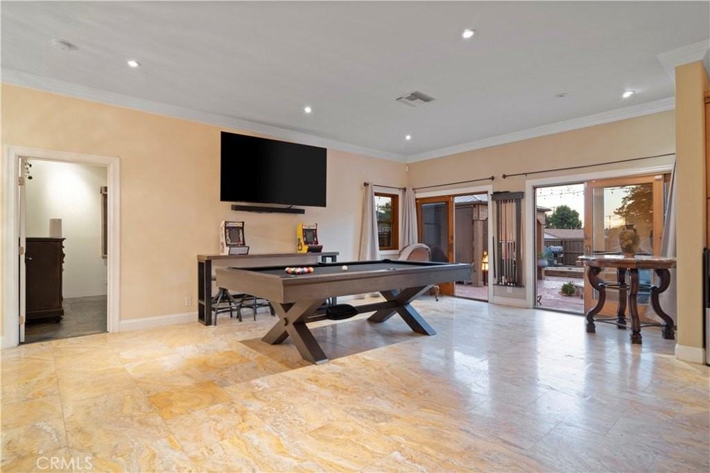 441 S Valley Center Ave - Photo 4 of 11