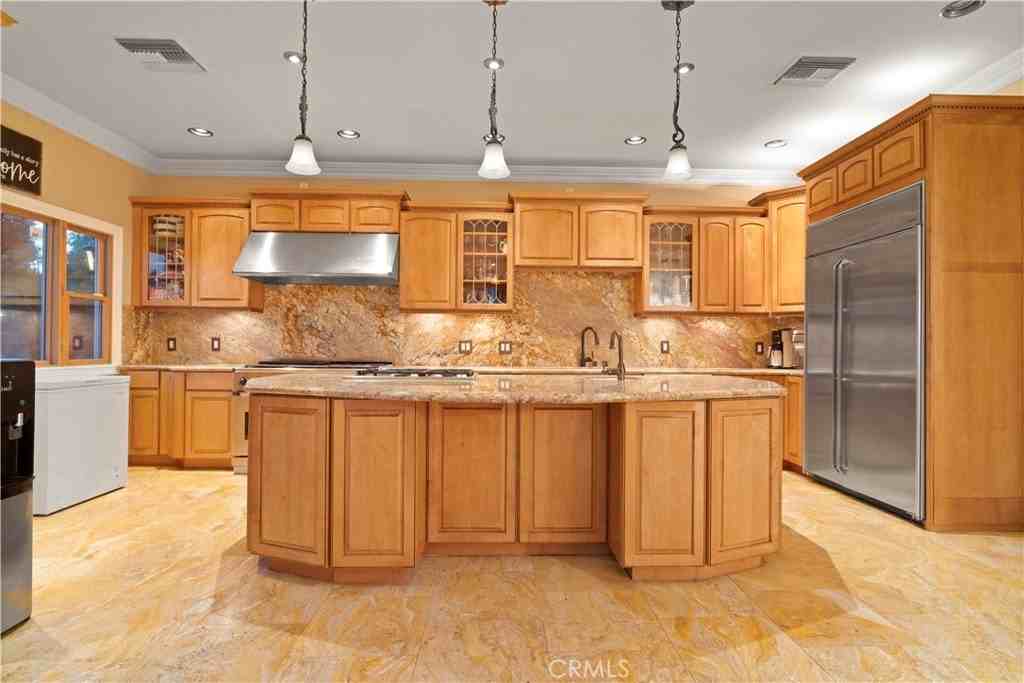 441 S Valley Center Ave - Photo 5 of 11