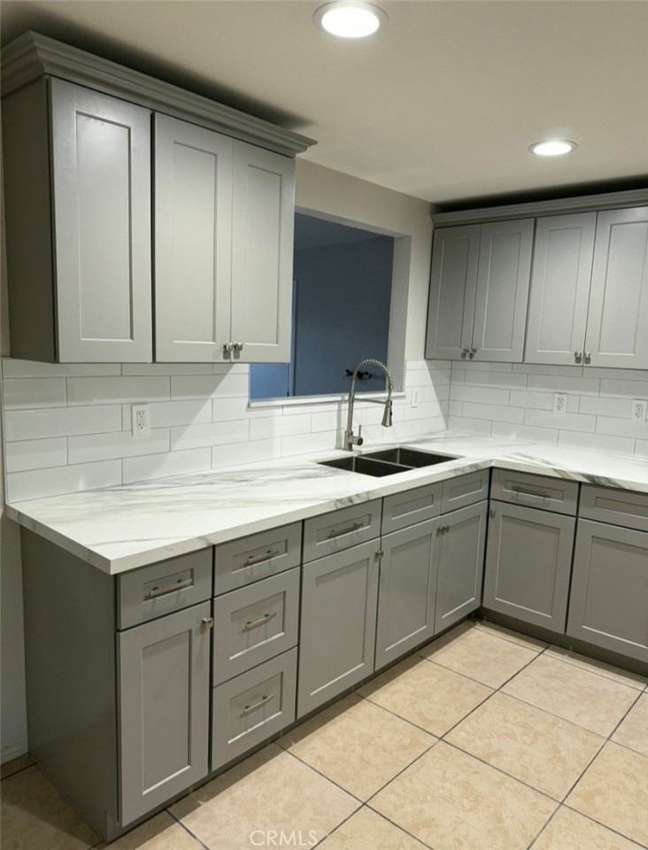 1537 Sunset St - Photo 4 of 16