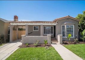 featured image of 636 W 107th St