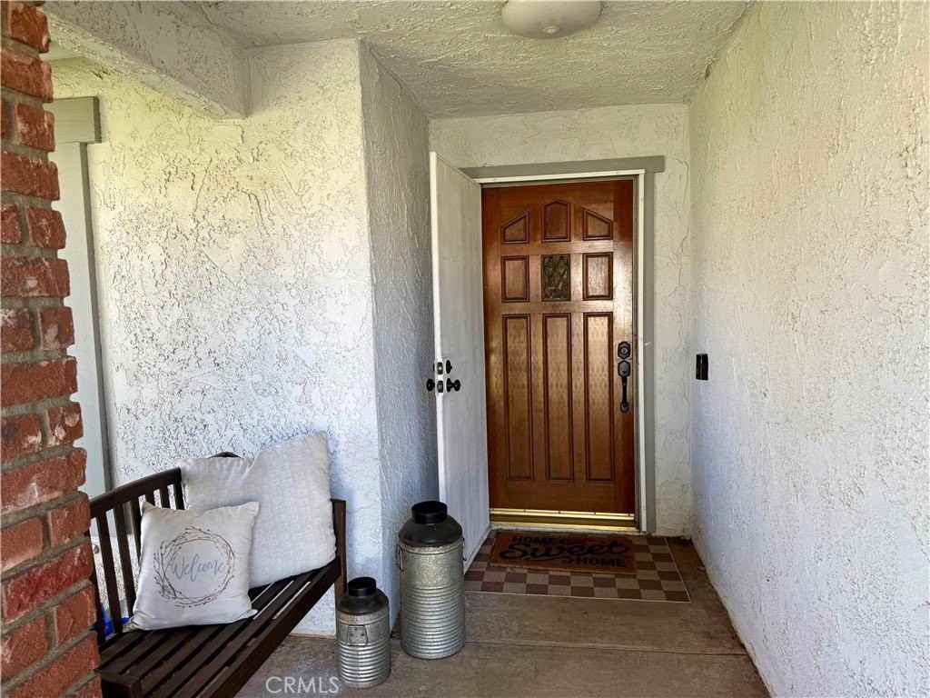 36047 Leah Ln - Photo 3 of 33