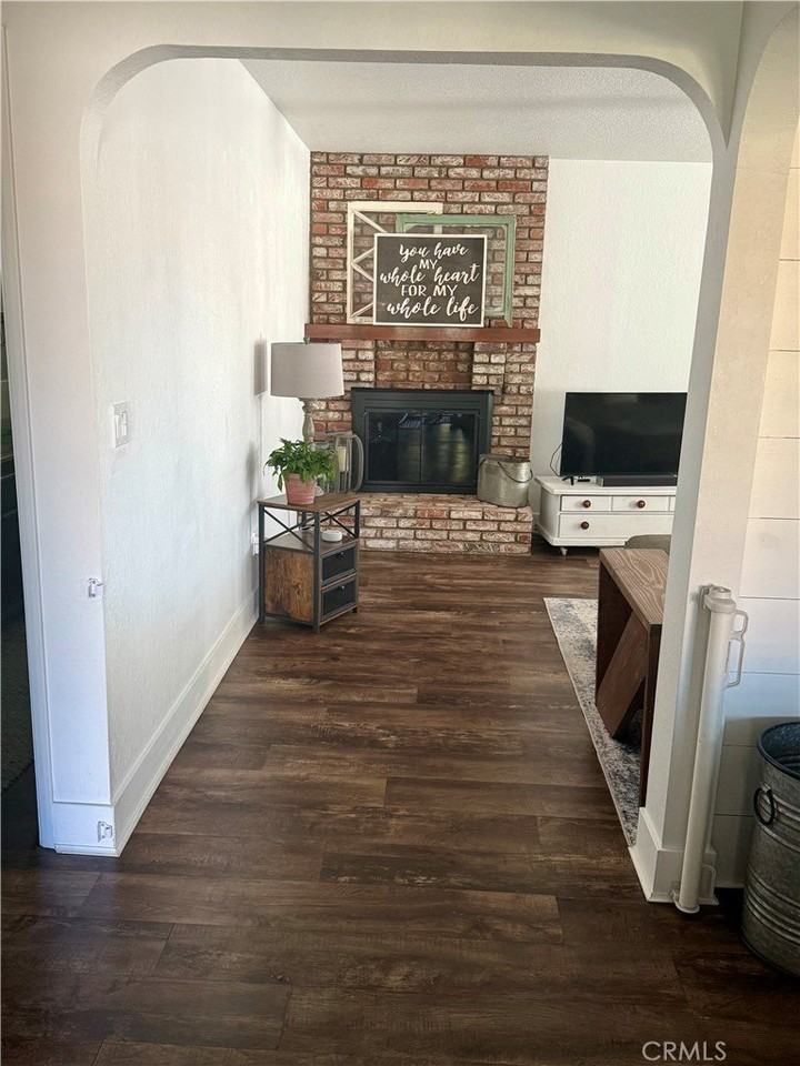 36047 Leah Ln - Photo 4 of 33