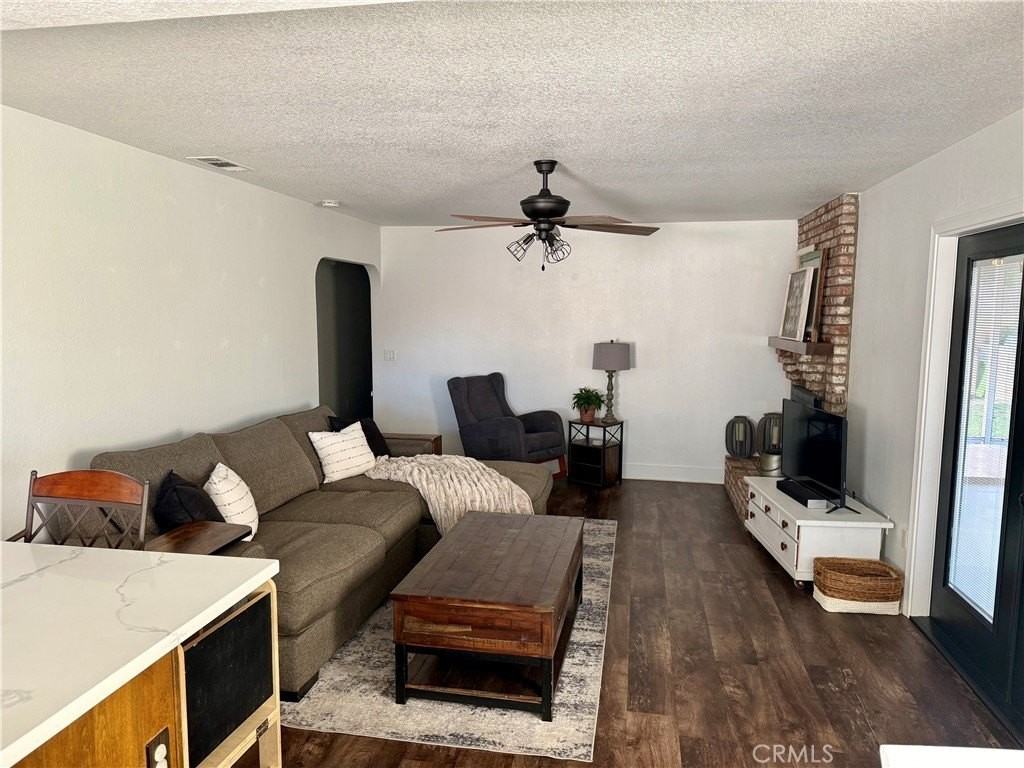 36047 Leah Ln - Photo 5 of 33