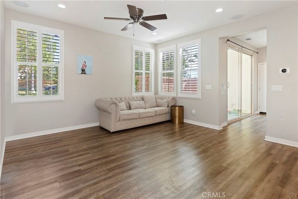 10 Poppy - Photo 4 of 33