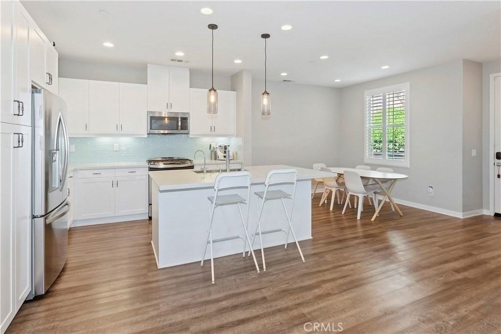 10 Poppy - Photo 6 of 33