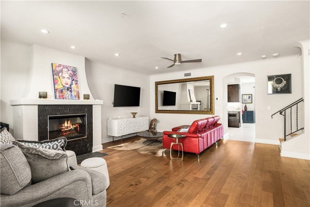 340 5th St - Photo 3 of 48