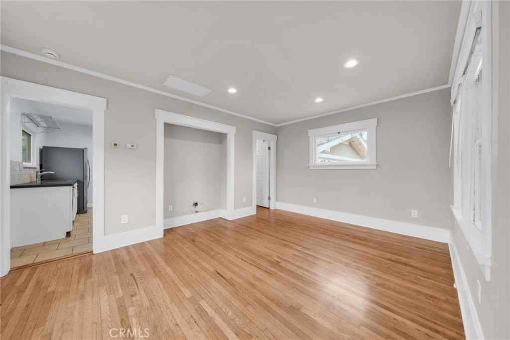 239 Coronado Ave - Photo 2 of 17