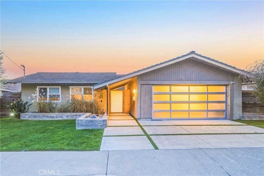 723 Avenida Presidio - Photo 2 of 40