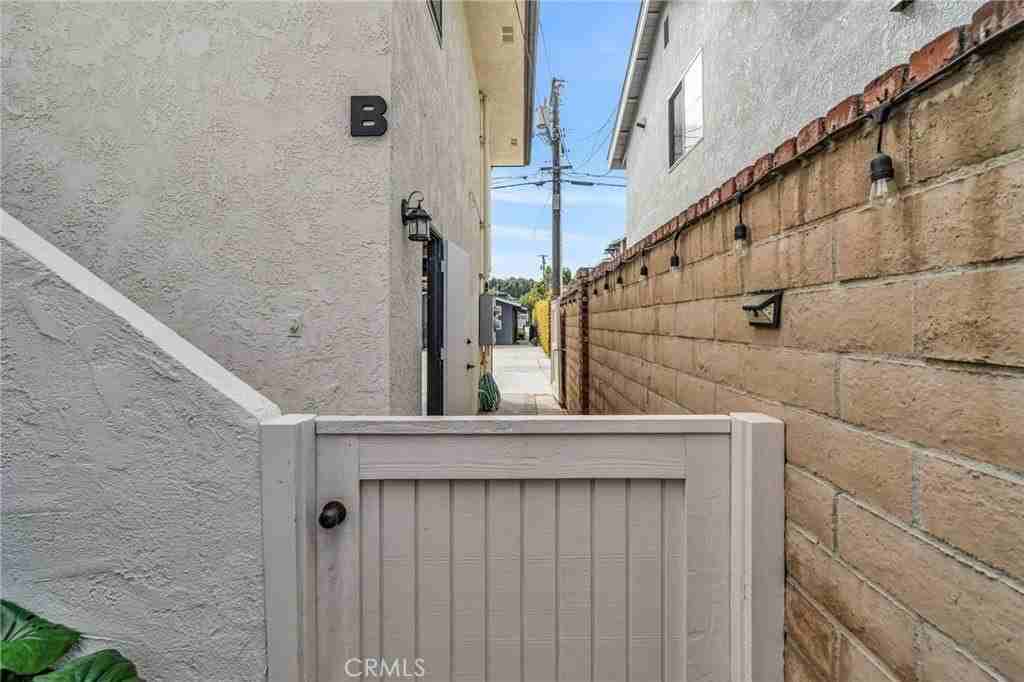 185 Costa Mesa St #B - Photo 5 of 30