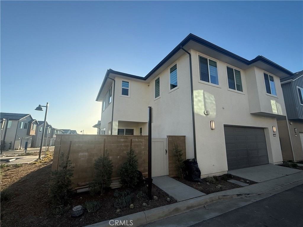 301 Shoveler - Photo 2 of 34