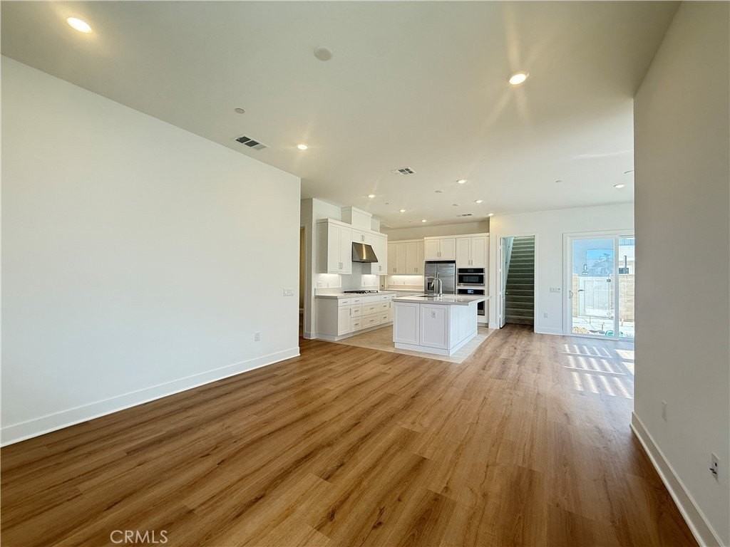 301 Shoveler - Photo 4 of 34