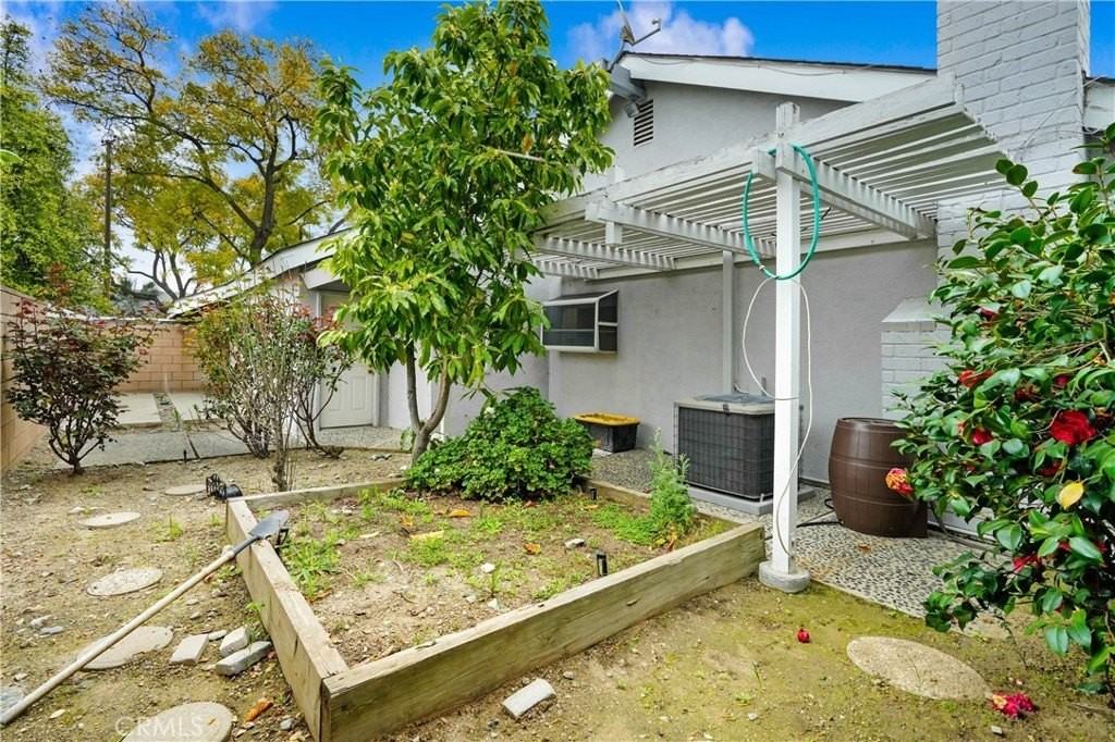 680 Rockford Dr - Photo 2 of 25