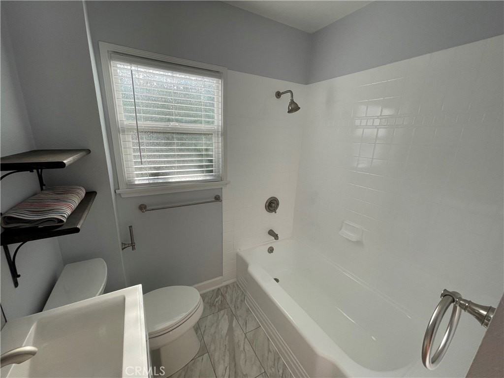 4447 E 14th St - Photo 5 of 17