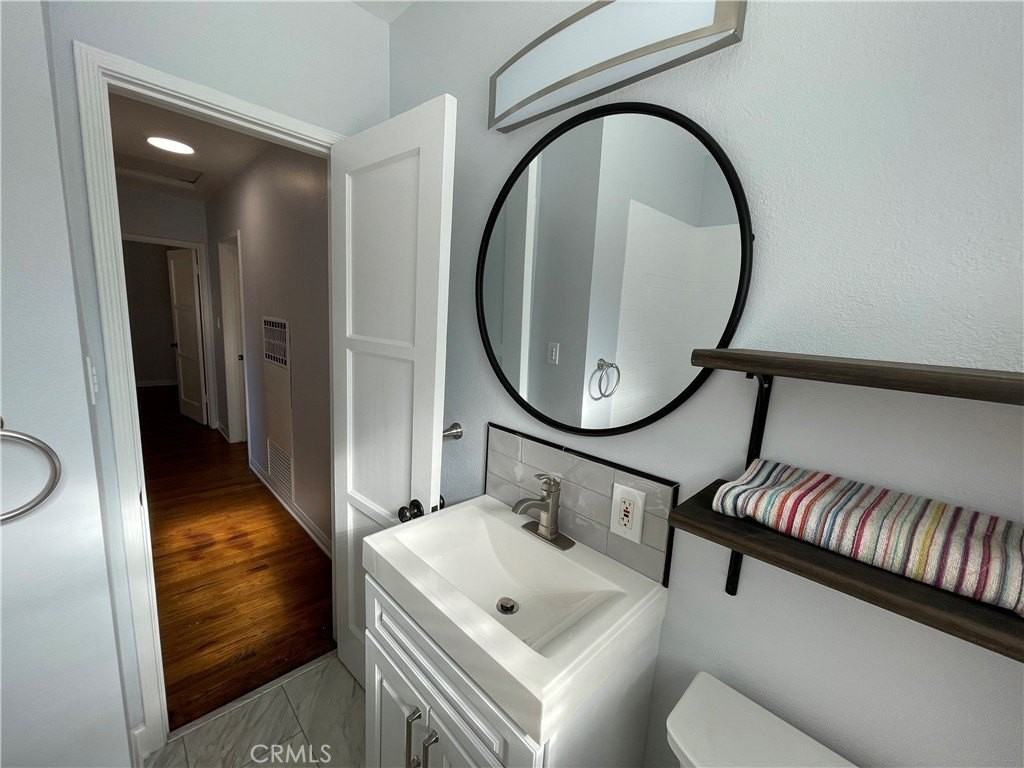 4447 E 14th St - Photo 6 of 17