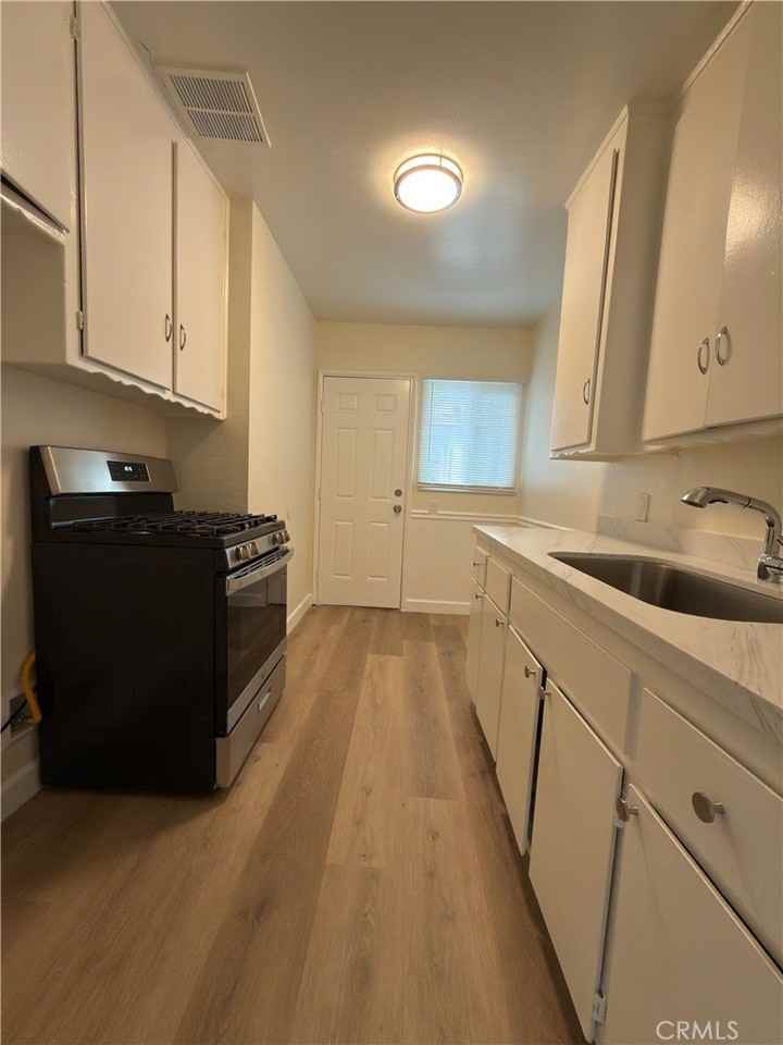 628 N Olive St #C - Photo 3 of 6