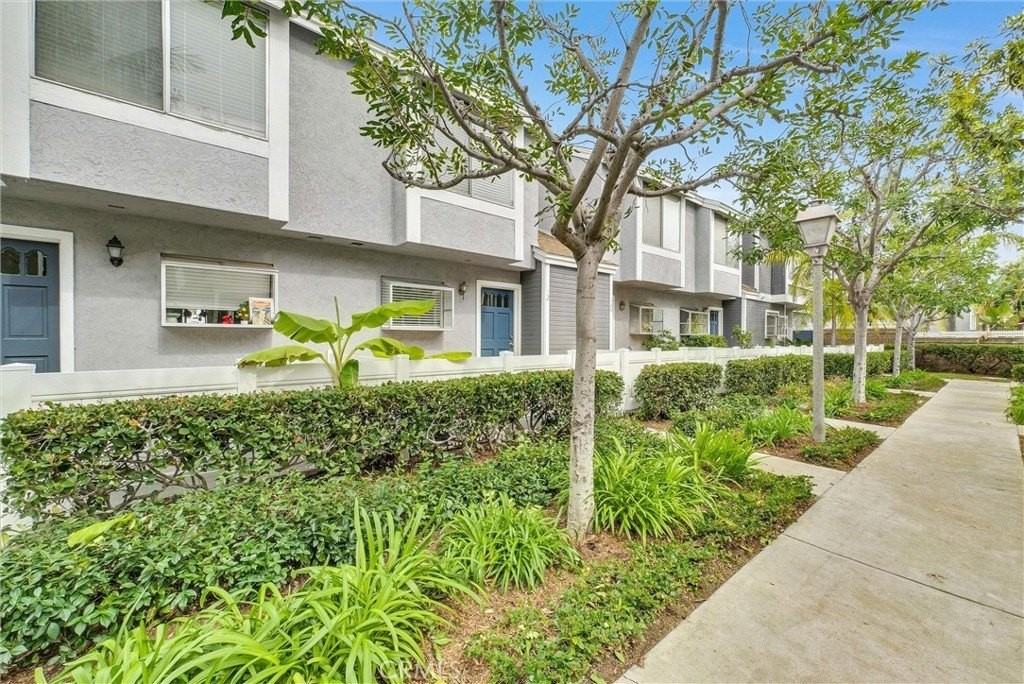 12 Candlewood Ln - Photo 3 of 38