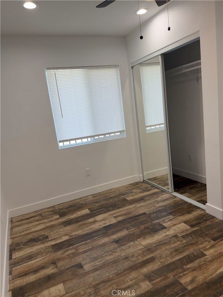 521 W 78th St - Photo 4 of 19