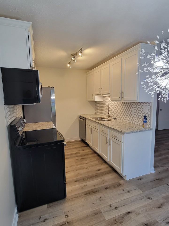 124 Topfield Road (New) - Photo 4 of 10