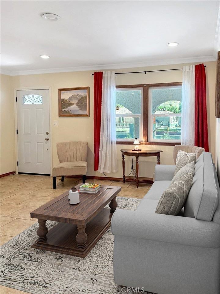 7363 Caldus Ave - Photo 3 of 33