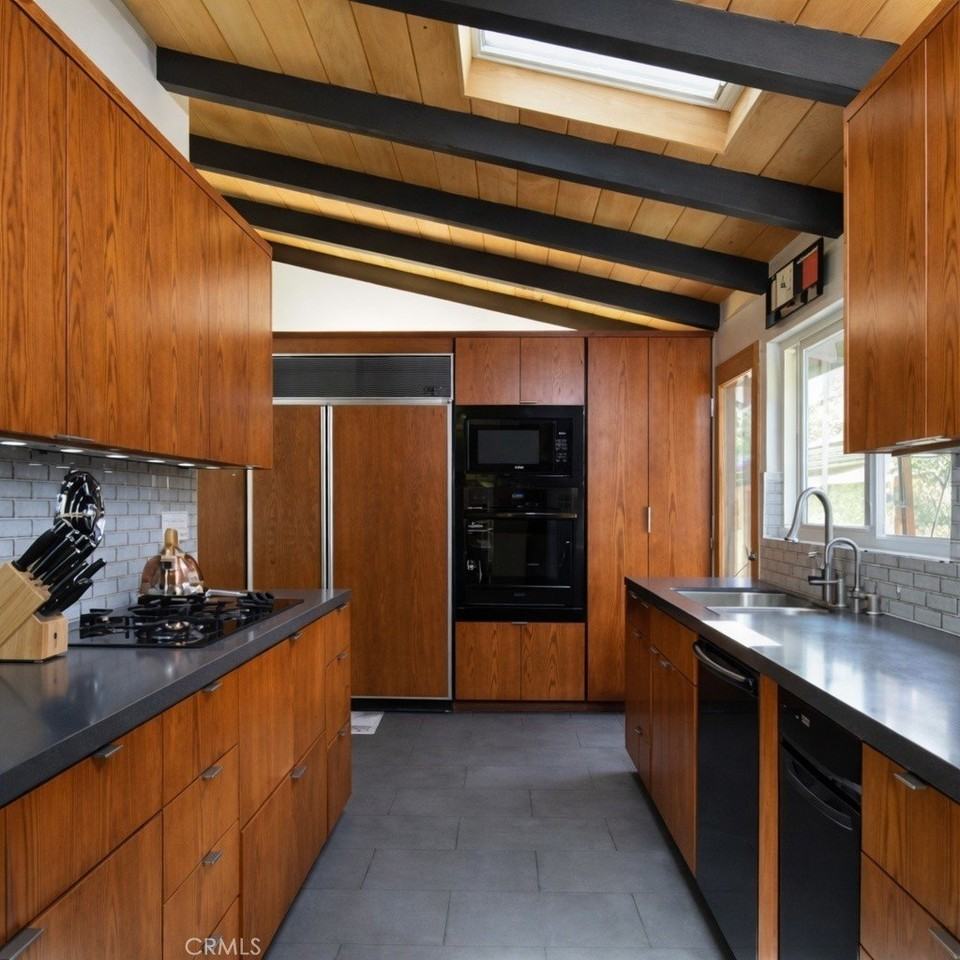 16439 Kingsbury St - Photo 4 of 11